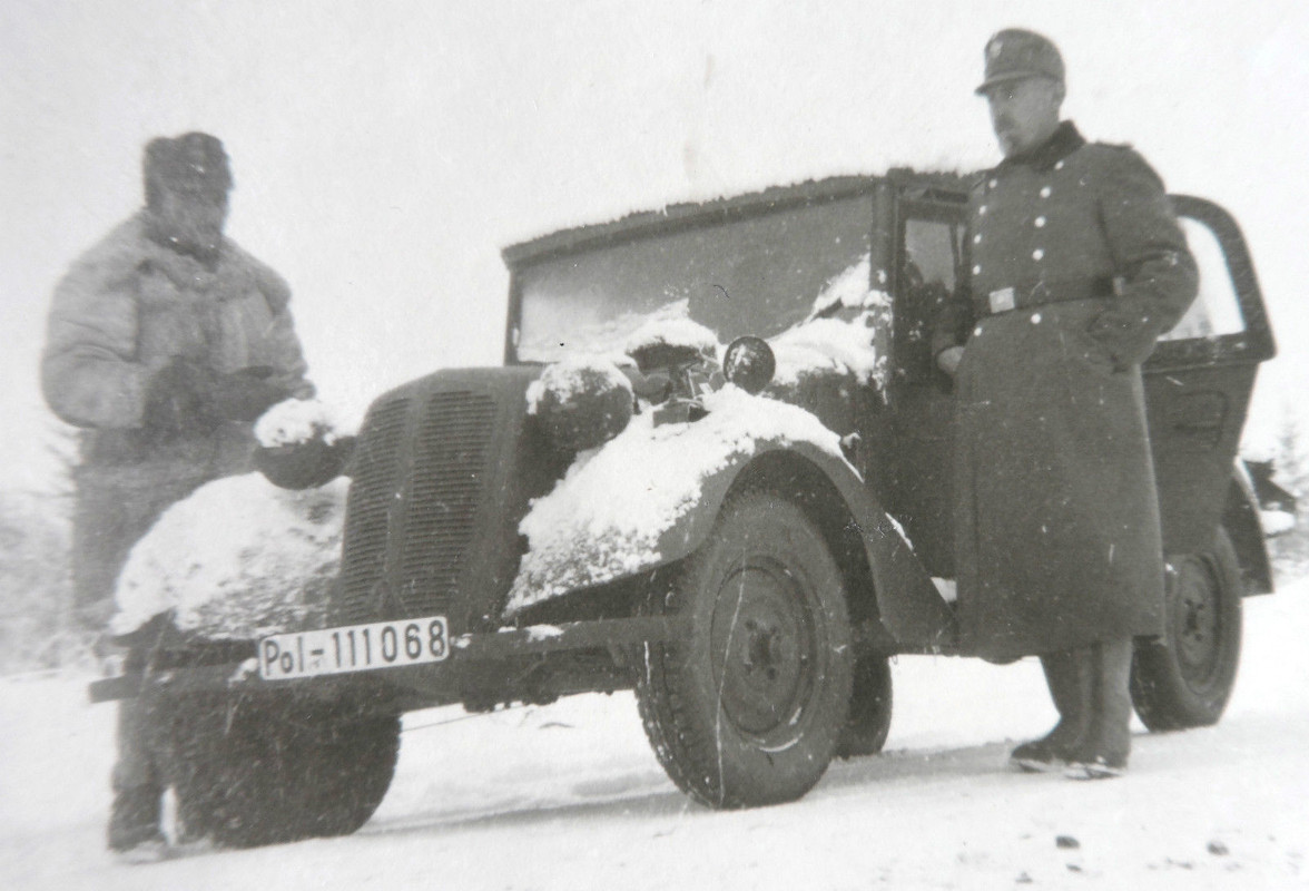XX Polizei PKW Kübelwagen Tatra 57 K