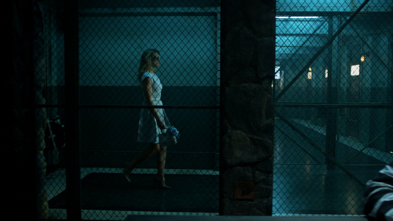 Gotham.S02E01.L.ascesa.dei.cattivi.1080p.BDRip.ITA.ENG.x264-BlackBit[screenshot 1]