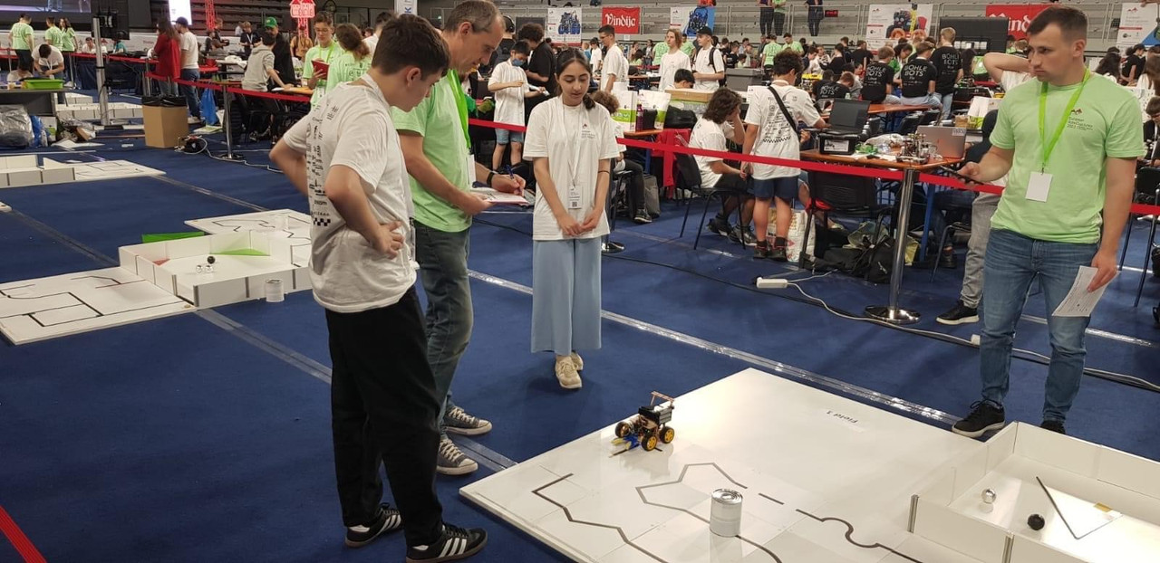 ჭიათურელმა ახალგაზრდებმა რობოტი შექმნეს, რომელსაც ევაკუაციის ზონაში შეღწევა და ადამიანების სიცოცხლის გადარჩენა შეუძლია