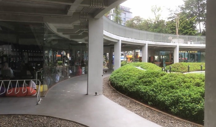 Taman Literasi Martha Christina Tiahahu, destinasi baru di Jakarta Selatan yang cocok untuk ngabuburti selama bulan Ramadhan 2023.