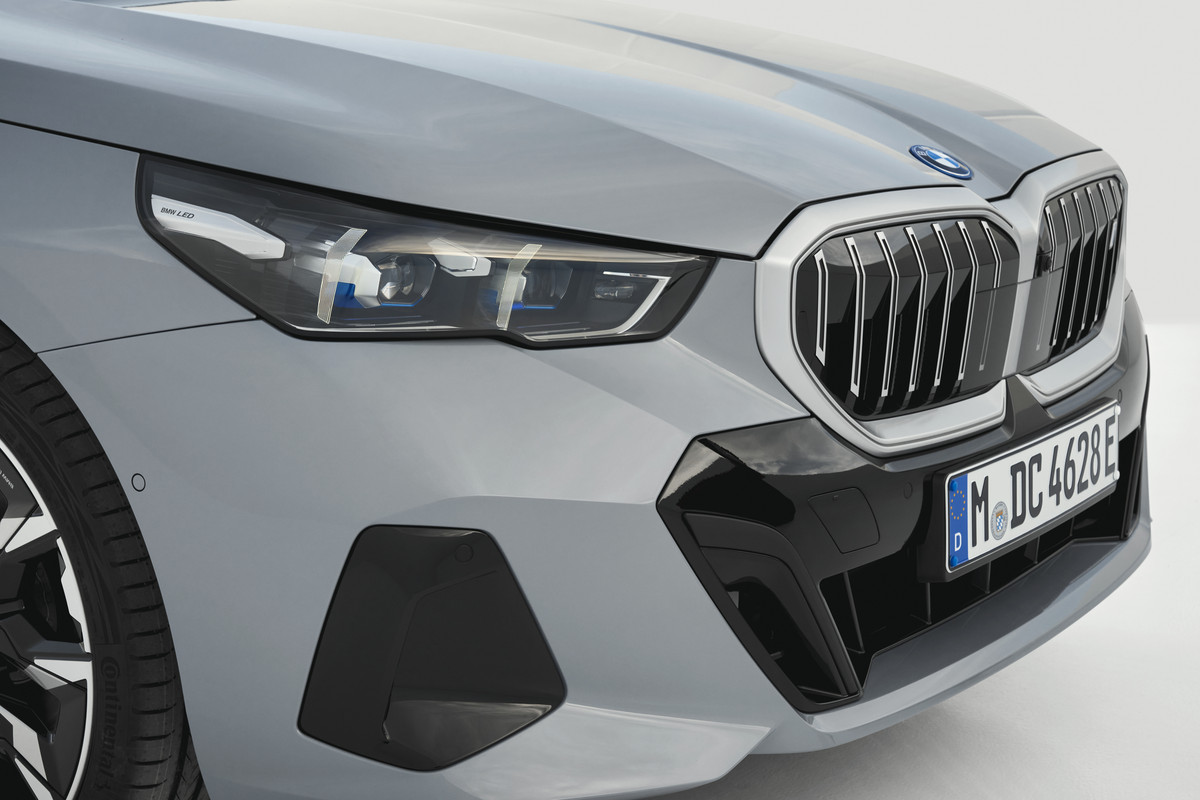 P90505111_highRes_the-new-bmw-i5-edriv