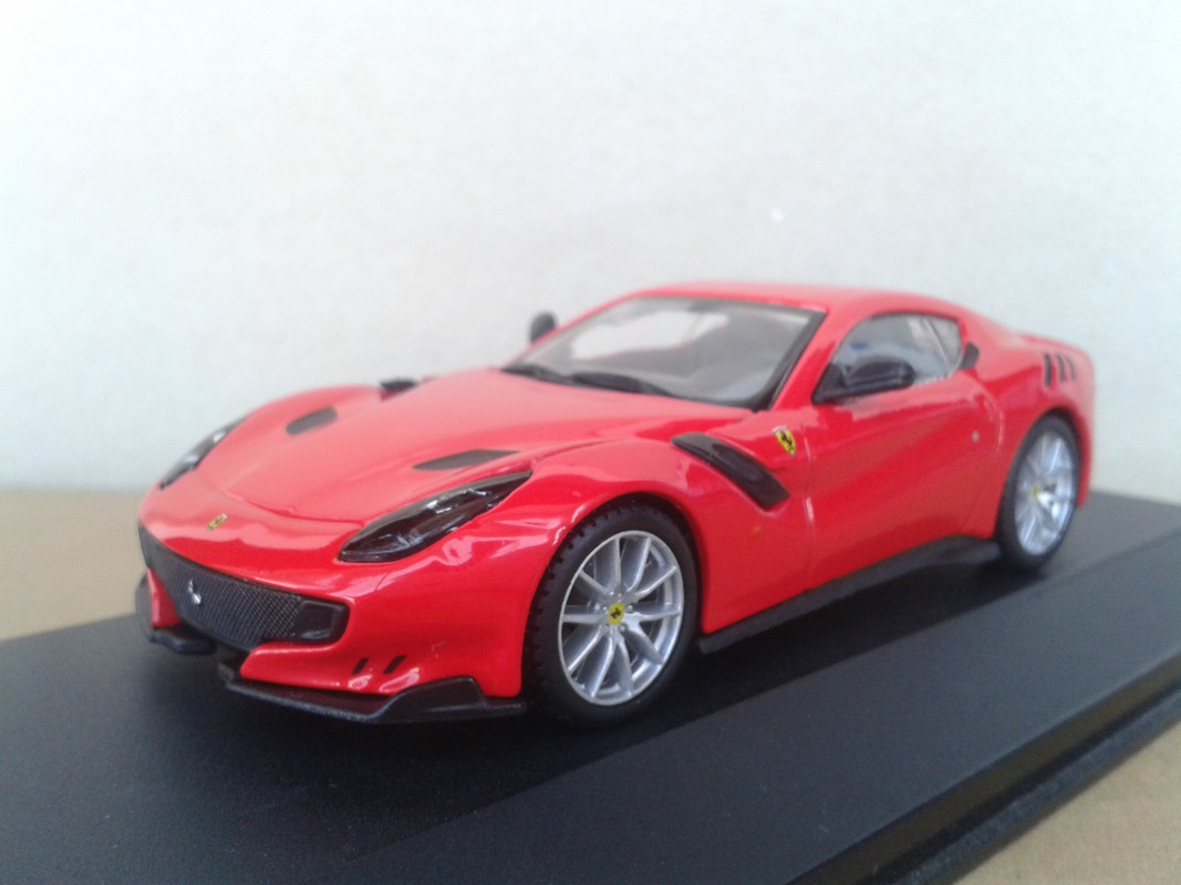 2015 Ferrari F12tdf (nº20 Supercars SALVAT) (3)
