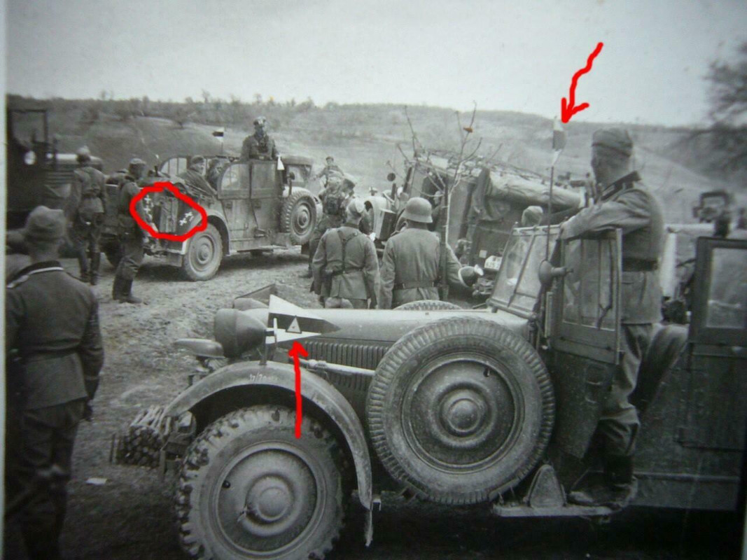 Foto GRIECHENLAND Balkan Feldzug 79. ID. - Kübelwagen Divisionsabzeichen (2)