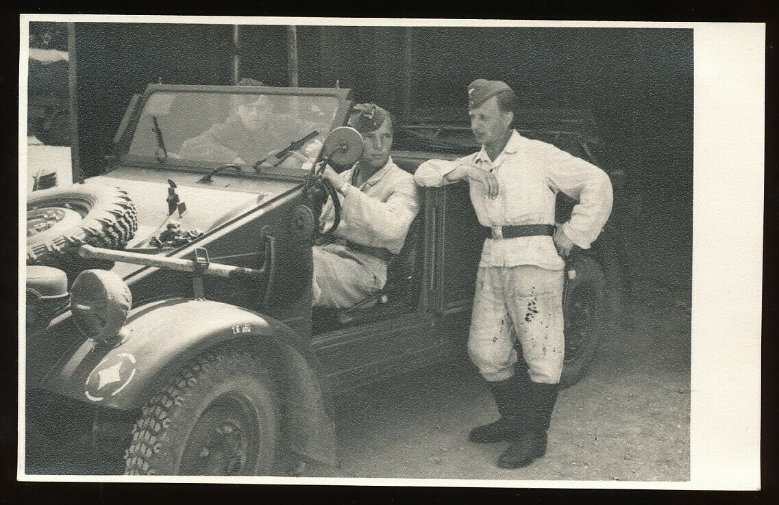 Foto AK - Soldaten mit Volkswagen VW Kübel
