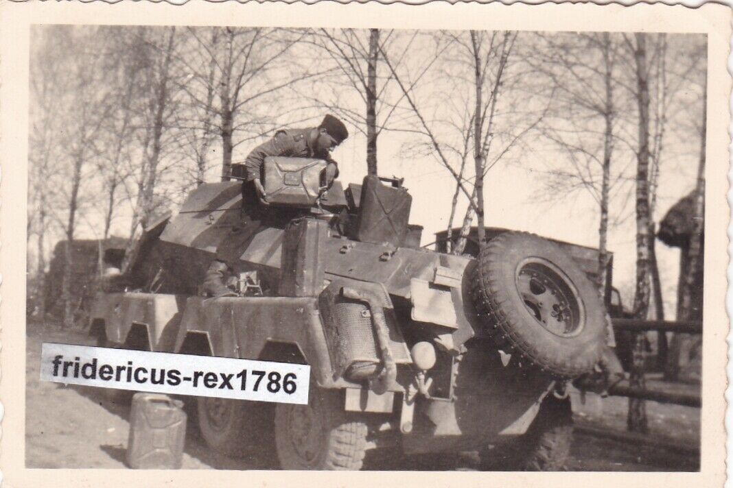1 Panzer Tank Panzerspähwagen Sd. Kfz. 233 231 beim betanken um 