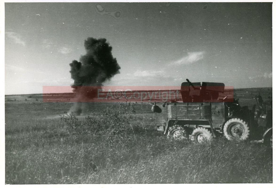 Flak auf LKW Geschütz Artillerie Russland Foto