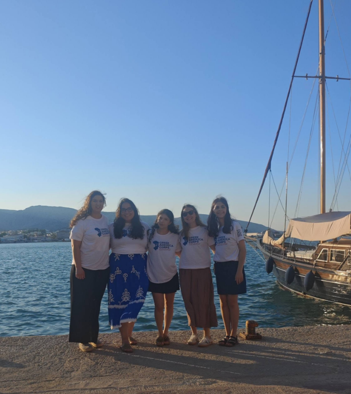 Η ΟΜΟΓΕΝΕΙΑ ΕΠΙΣΤΡΕΦΕΙ ΣΤΗ ΧΙΟ ΜΕ ΤΑ ΜΑΝΙΚΙΑ ΣΗΚΩΜΕΝΑ