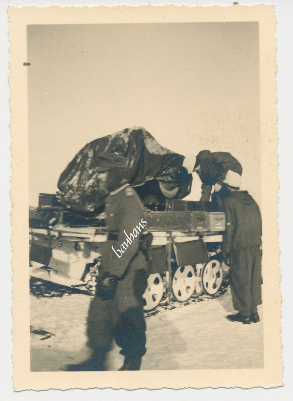Jäg.Btl.2 Sd.Kfz mit Flak-Geschütz Russland-Feld