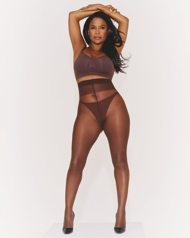 Shape-your-New-Year-s-Eve-look-like-the-icon-who-shaped-a-generation-iamnialong-Photo-Vanessa-Be.jpg