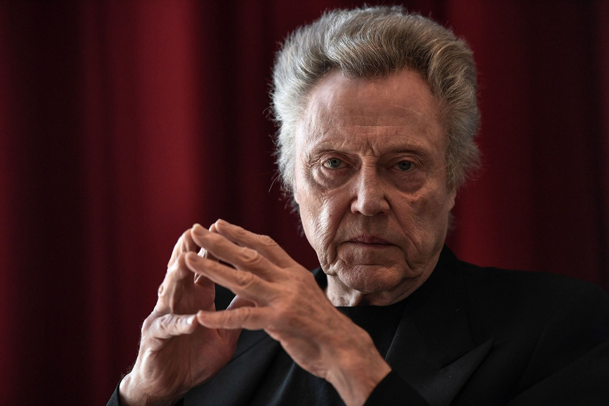 cellphonewalken.jpg