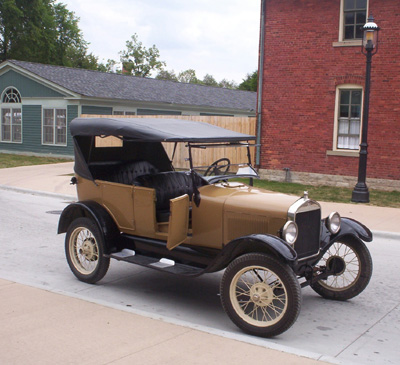 Late-model-Ford-Model-T.jpg