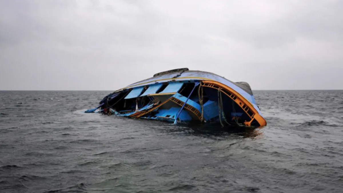 11 muertos al hundirse barco con refugiados, entre ellos un niño