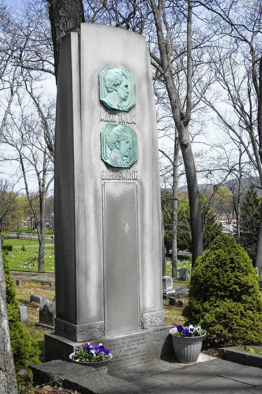3-mark-twain-cemetery-plaque-3e60f92c64188a03