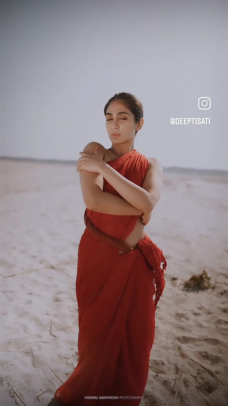 Deepti Sati hot in braless costume.mp4_snapshot_00.08.797