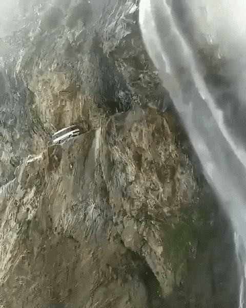 https://i.postimg.cc/Dz5w9gFh/ezgif-4-1743874d9b92.gif