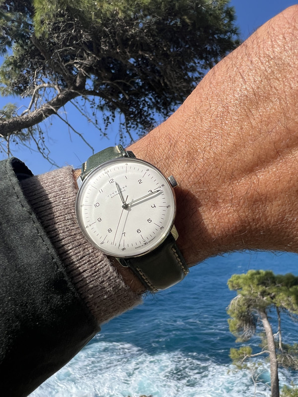 F11681B7-F1EB-4BD0-85D1-892AF52FD60B