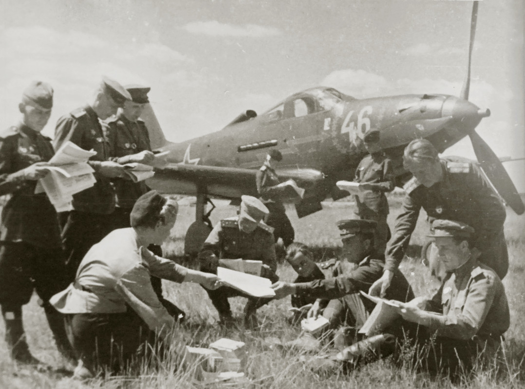 Bell-P-39-Airacobra-69GvIAP-304IAD-46-Nikolai-Ivanovich-Proshenkov-Ukrainian-Front-1944-02