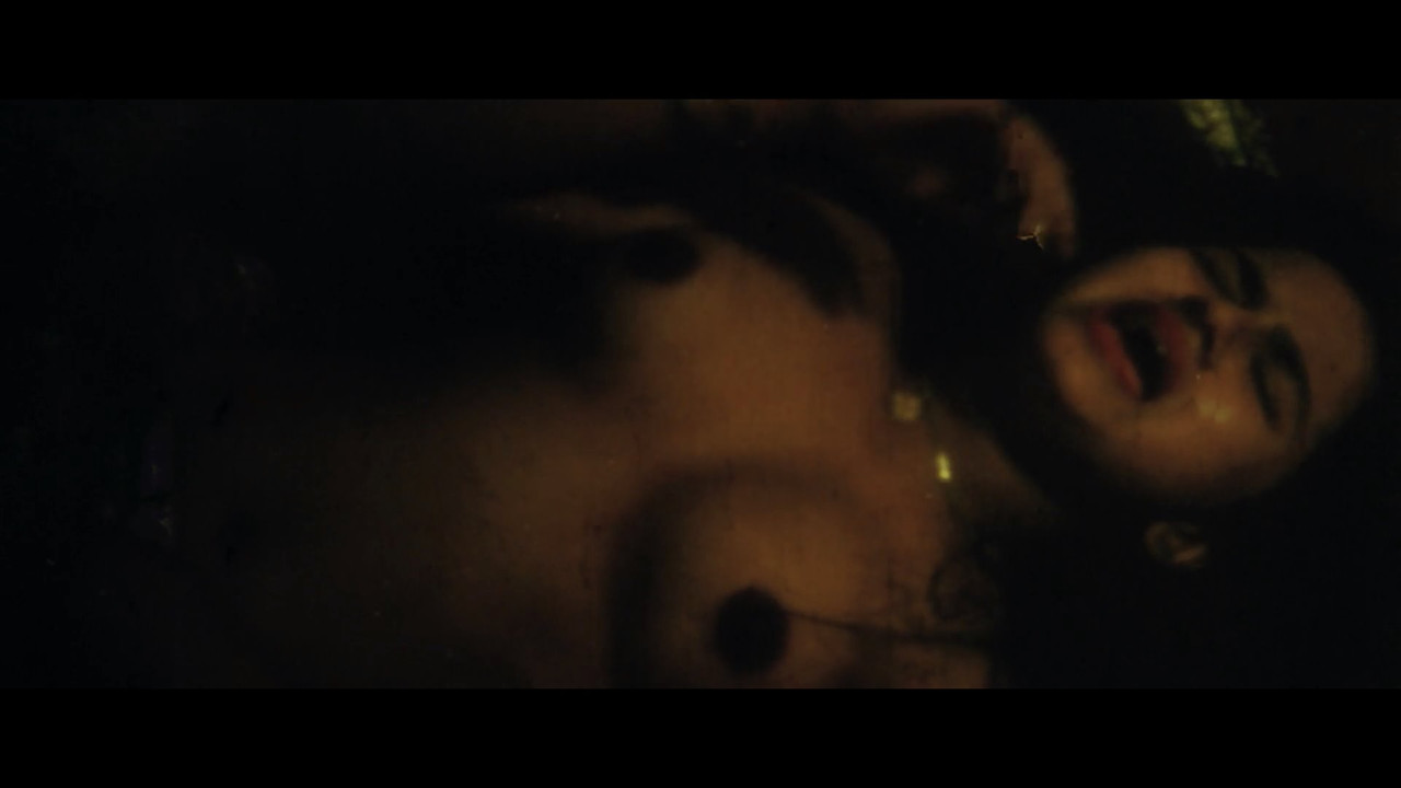 Miss.Lovely.2012.1080p.NF.mkv_snapshot_03.28_[2021.07.14_11.02.41]