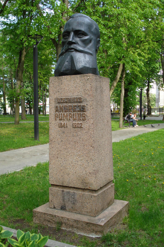 Andrejs-Pumpurs-bust-in-Daugavpils3