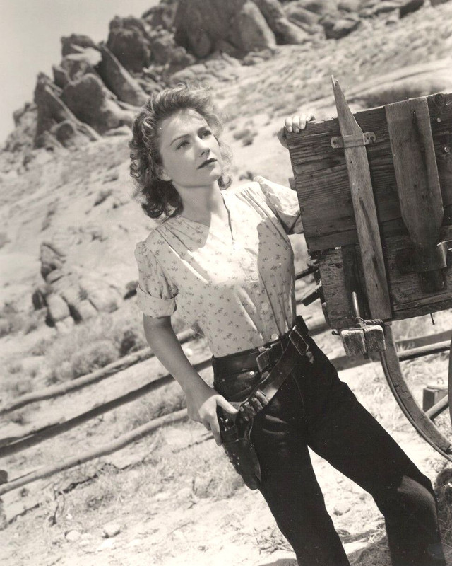 Anne_Baxter_a90