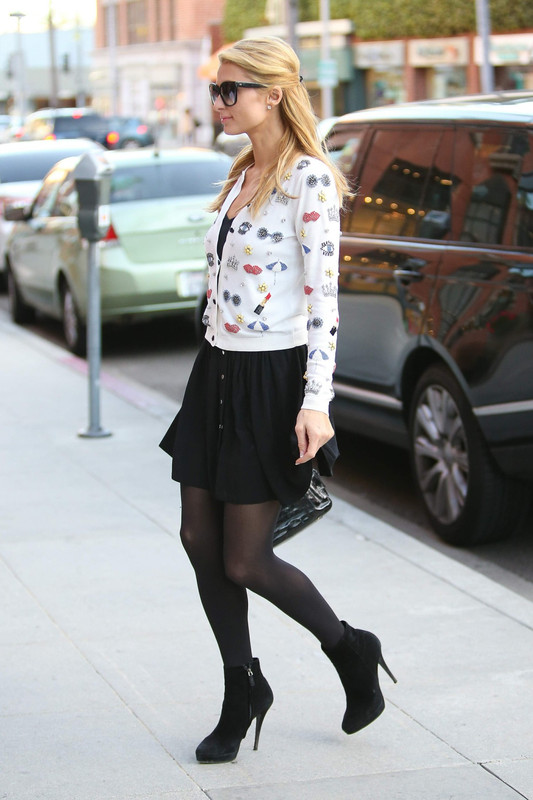 Paris-Hilton-Beverly-Hills031516-20