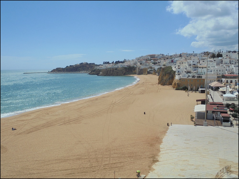 Albufeira-beach-280421