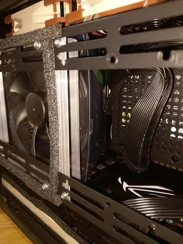 Log NR200 with sidemounted 140mm intake fan Alpenföhn Black Ridge and Noctua NHC14S SFF