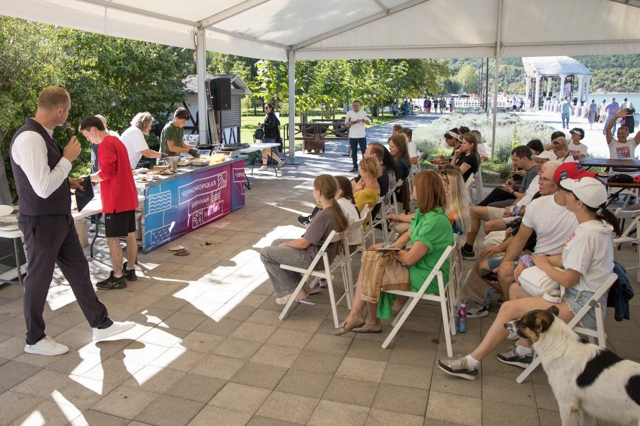 Аренда шатров для мастер-классов на фестивале Черноморская винная неделя - фото 4
