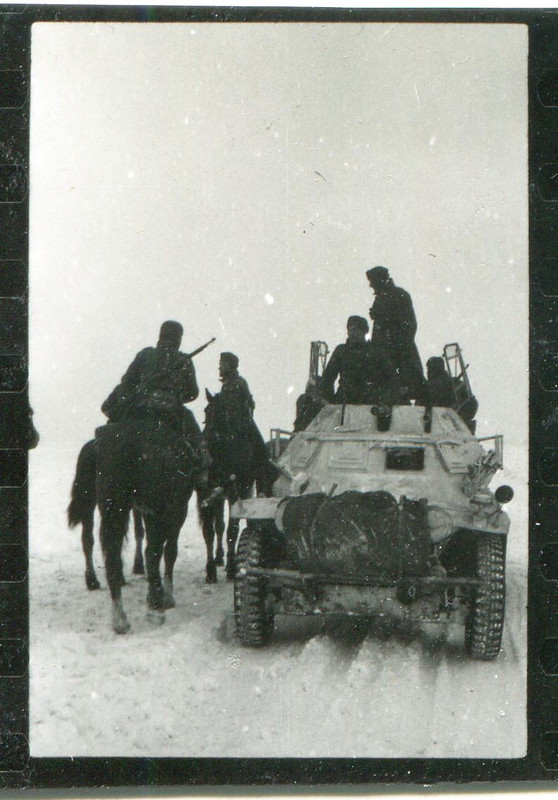 Panzer Spähwagen mit Wintertarn Anstrich