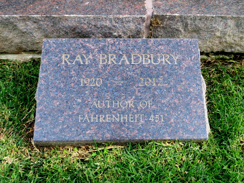 Ray-Bradbury-Grave-3-OTIS