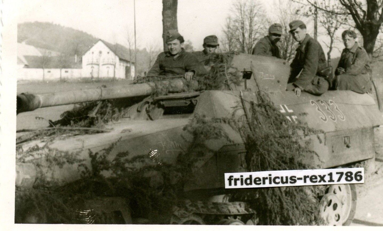 Foto Sd.Kfz 251-22 mit 7,5-cm-PaK 40 SPW Schützenpanzerwagen Endkampf 1945