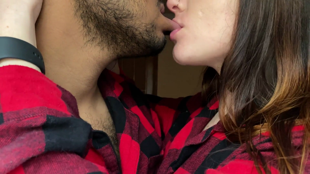 Babe Kiss me Passionately (very Hot kiss) IMWF Alyssa Quinn 1080p Porn