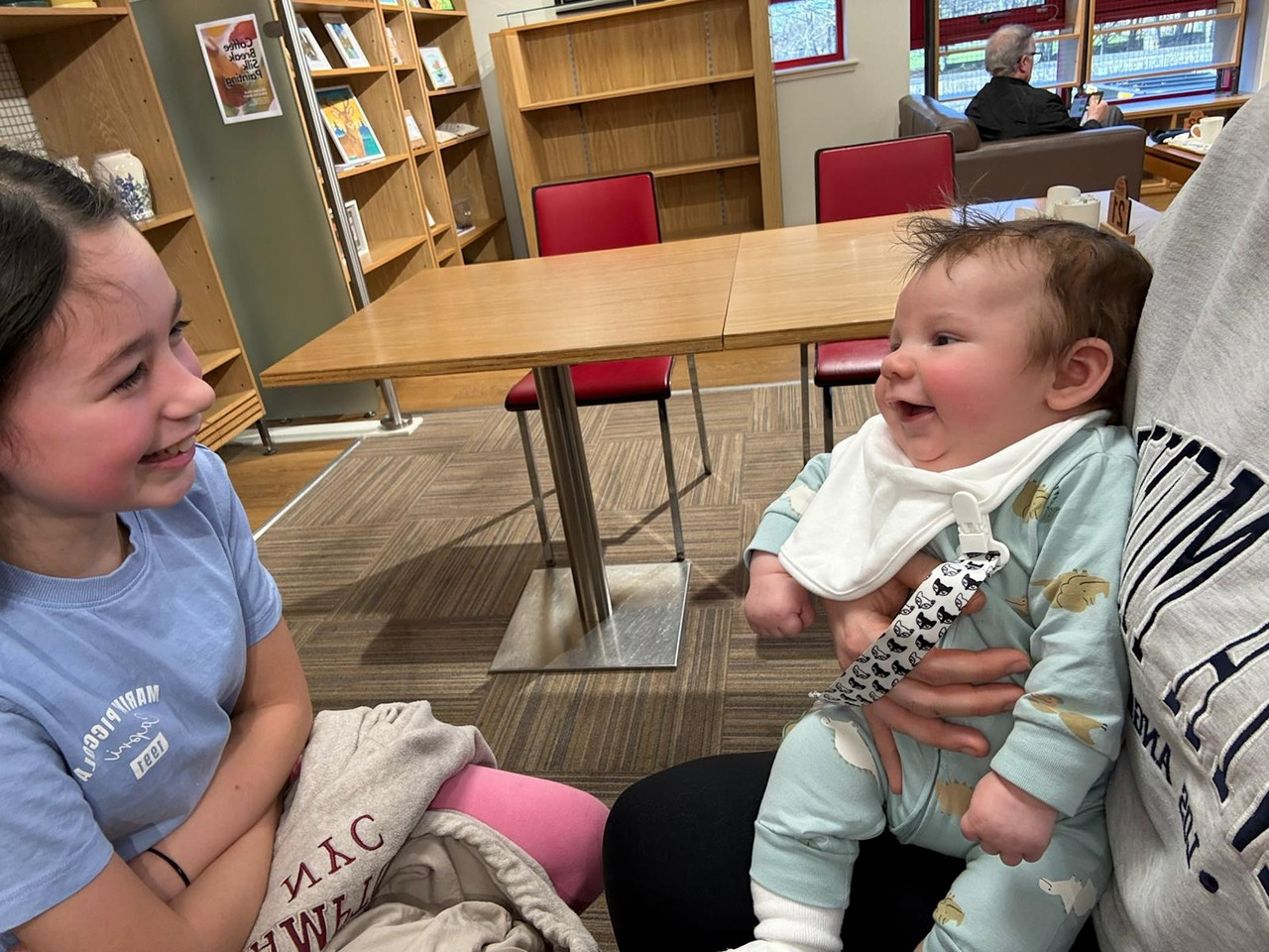 Hi-Cousin-Arthur-meets-Lilah-22-02-26