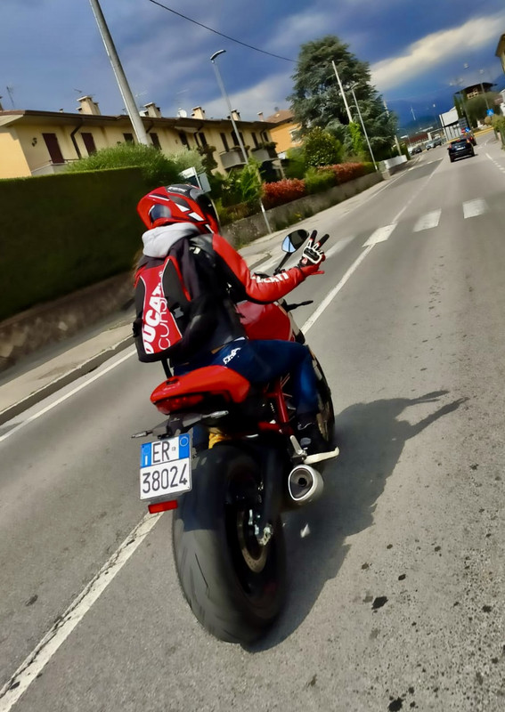 F57FF035-0901-43D2-9602-5C74F7A5313C