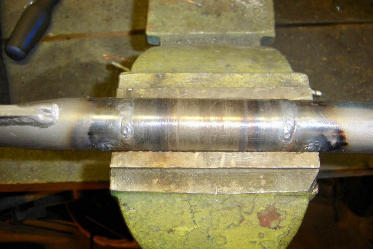 Bridgestone ext. swingarm close-up