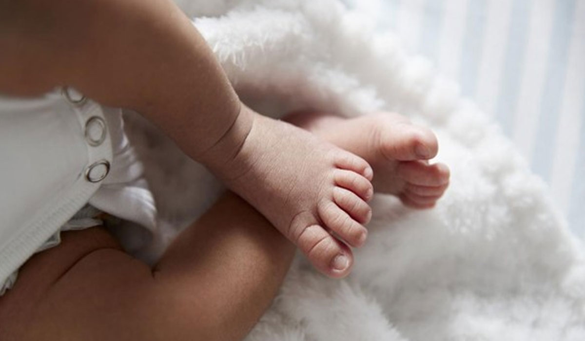 Miris! Bayi Diduga Dibuang di Medan, Warga Kaget Temukan di Depan Kios