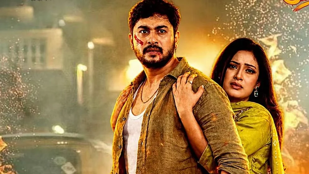ছাদখোলা বাসে সিনেমার প্রচারণা, টিকিট কিনে দেখলেন মোটে ২ জন