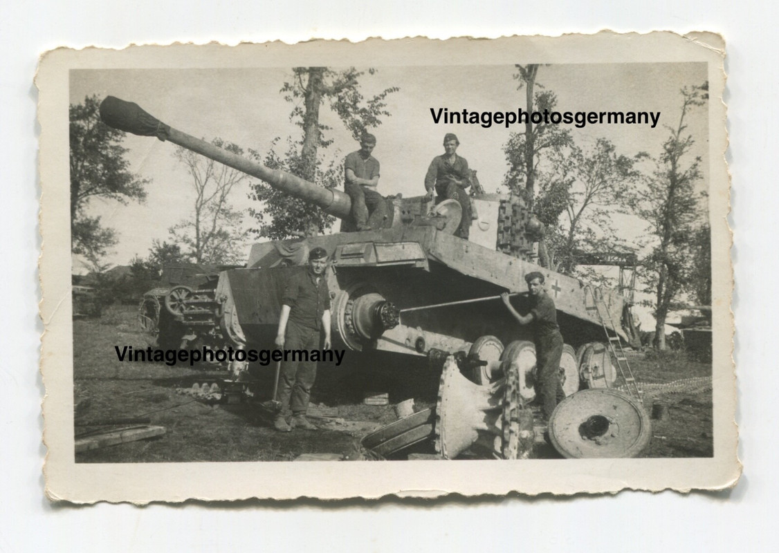 Foto Russland WH Panzer VI Tiger schwere Panzerabt. Werkstatt Reparatur (1)