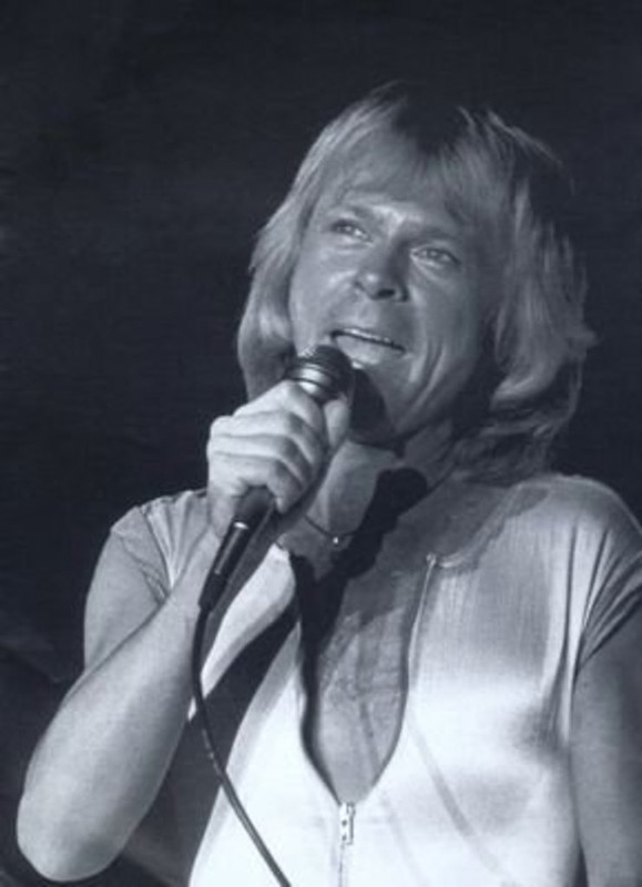 165130_132576100134917_100001475833690_198341_70