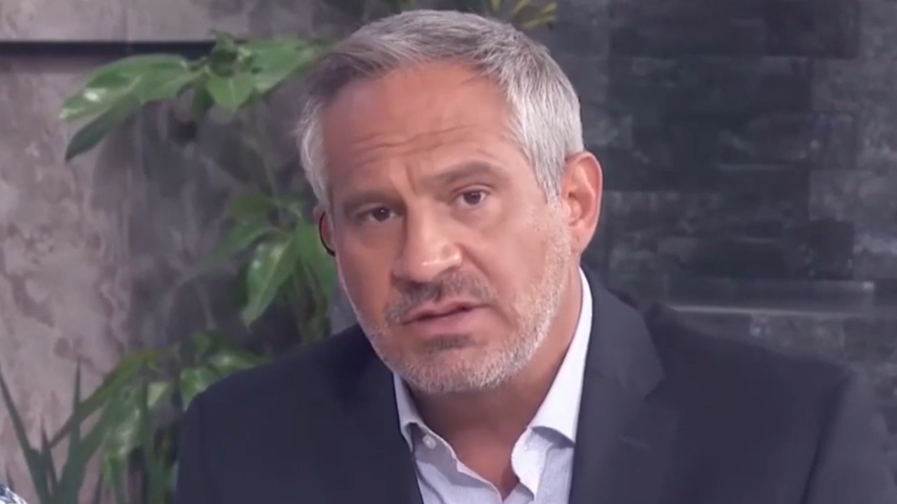 Conductor de Hoy está enfermo y de luto, asegura lucha por vivir