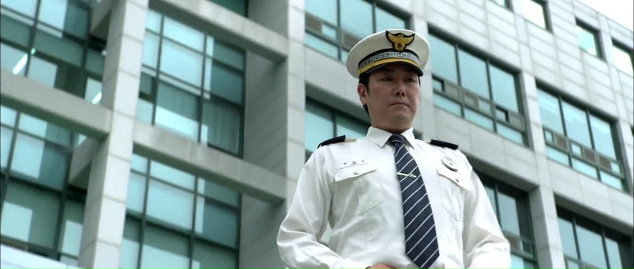 A Hard Day 2014 BluRay [Hindi + Tamil + Telugu + Korean] 480p 720p ESub Screenshot