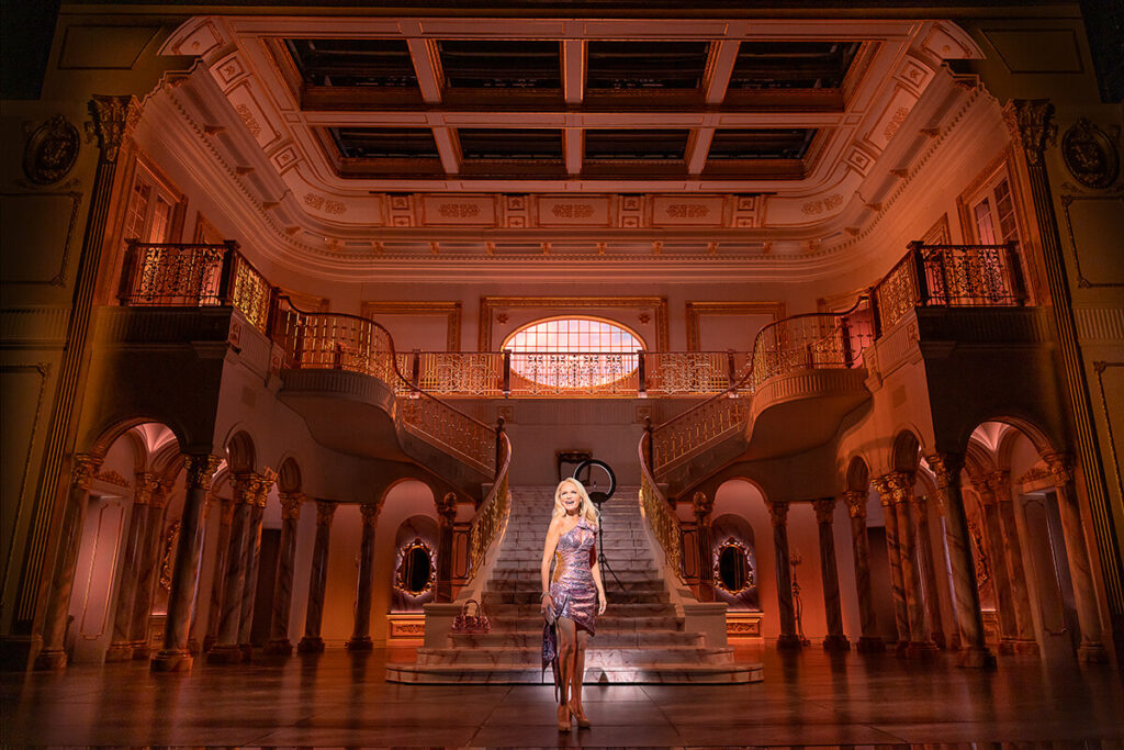 THE QUEEN OF VERSAILLES Previews