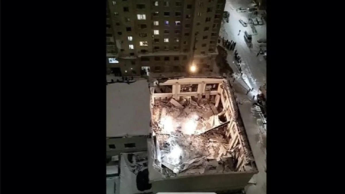 Se desploma el techo de un gimnasio en China; hay tres muertos: Video