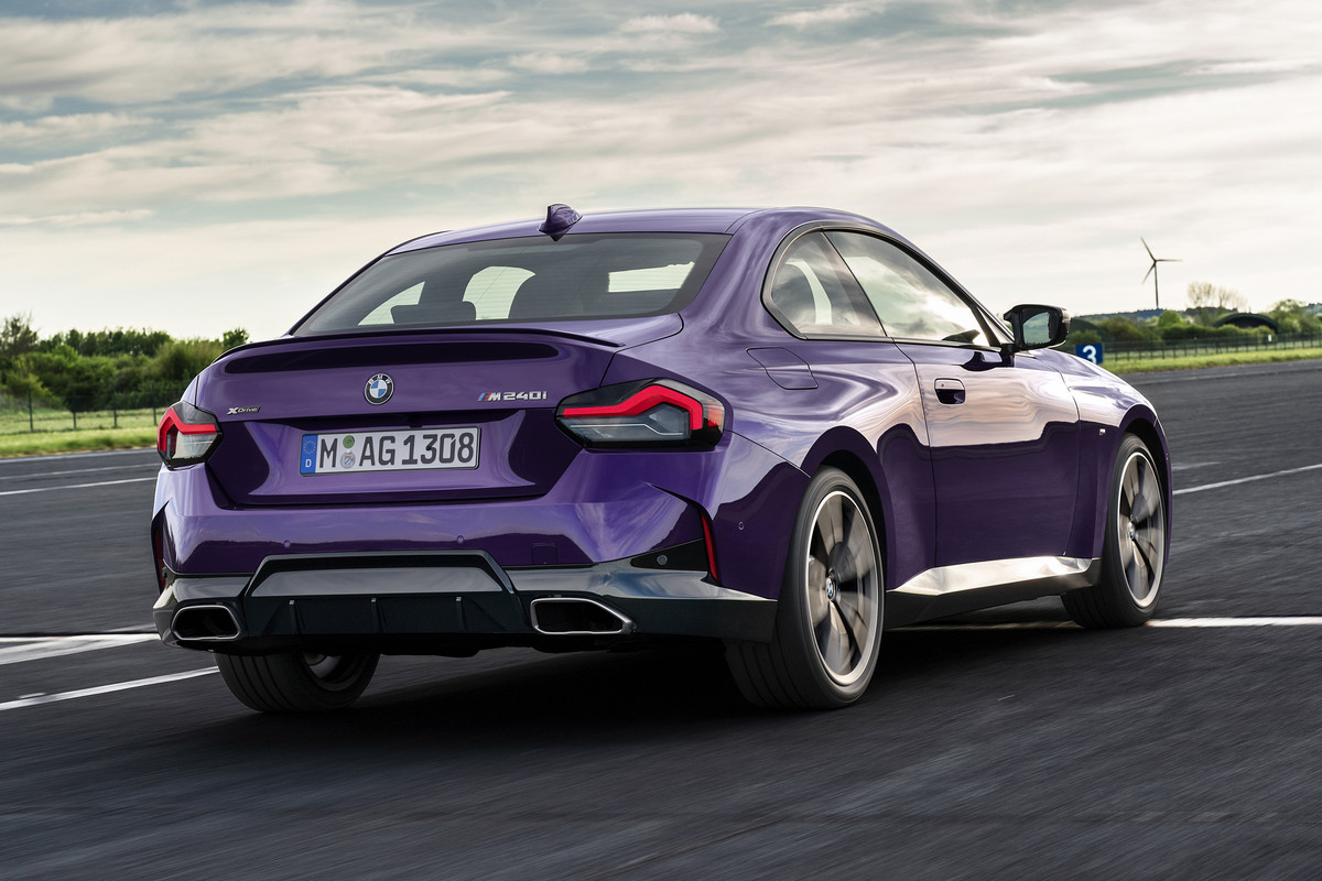 P90428455_highRes_the-all-new-bmw-m240