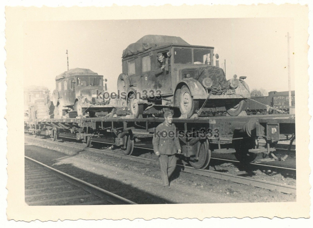 Foto Russland 5. Jägerdivision Phänomen Granit Sankra LKW´s auf Eisenbahn Waggon
