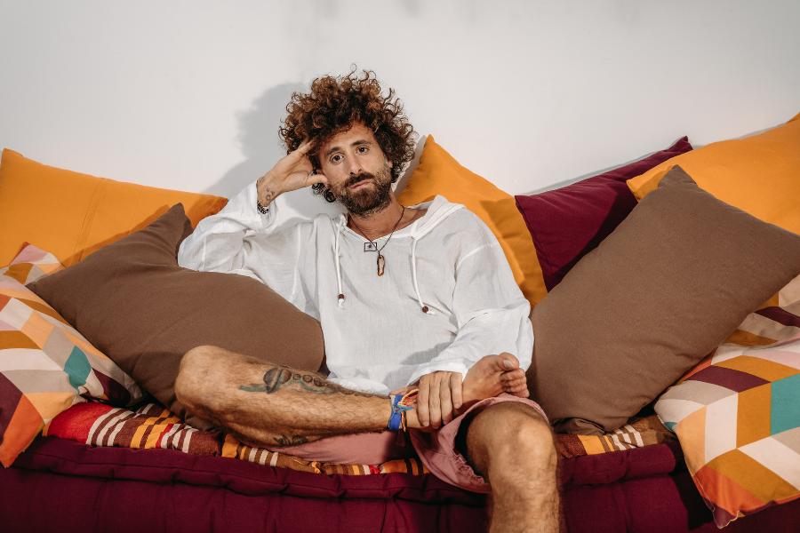 Le parole di Gio Evan l’8 luglio in Piazza Bernardi