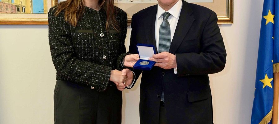 ΣΟΦΙΑ ΖΑΧΑΡΑΚΗ ΚΑΙ ΣΤΕΦΑΝΟΣ ΓΚΙΚΑΣ : ΚΥΒΕΡΝΗΤΙΚΕΣ ΠΡΩΤΟΒΟΥΛΙΕΣ ΓΙΑ ΔΗΜΟΓΡΑΦΙΚΟ ΚΑΙ ΝΗΣΙΩΤΙΚΟΤΗΤΑ