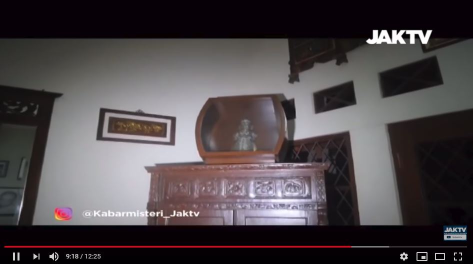 Boneka antik dari Afrika milik keluarga Jennifer Jill