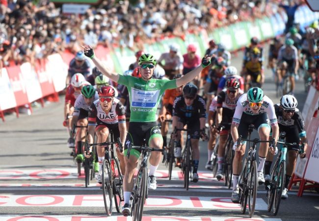 Fabio Jakobsen vince a Santa Cruz de Bezana (foto: Getty Images Sport)