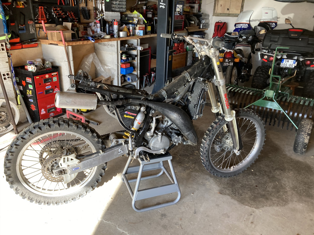 0A9B94E9-8B13-4FD6-809E-51B61A27E402